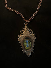 Load image into Gallery viewer, Hourglass with Vines