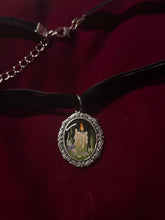 Load image into Gallery viewer, White Candle Choker
