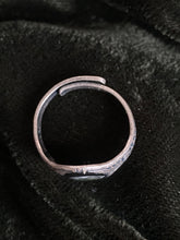 Load image into Gallery viewer, Dainty Skull Ring size 5-9