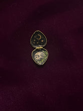 Load image into Gallery viewer, Poisonous Flowers: Moonflower
