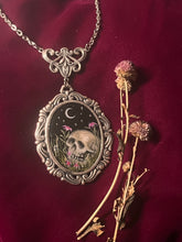 Load image into Gallery viewer, Glowing Skull
