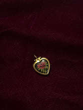 Load image into Gallery viewer, Flower locket: Red flowers
