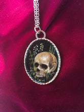 Load image into Gallery viewer, Custom Painted Rope Design Pendant
