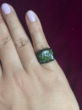 Load image into Gallery viewer, Skull and Wreath Ring Size 7
