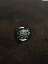 Load image into Gallery viewer, Skull and Wreath Ring Size 7
