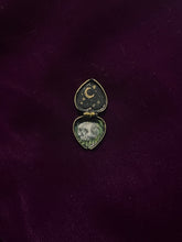 Load image into Gallery viewer, Poisonous Flowers: Lily of the Valley
