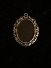 Load image into Gallery viewer, Custom Victorian Oval Pendant
