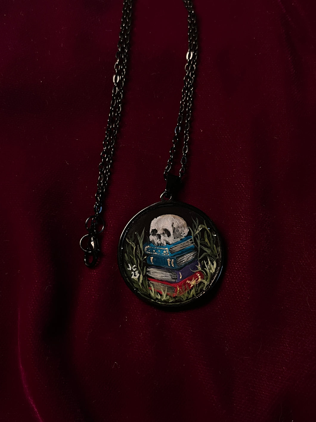 Vanitas Black Pendant