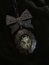 Load image into Gallery viewer, Black Cat Memorial Pendant with Bow
